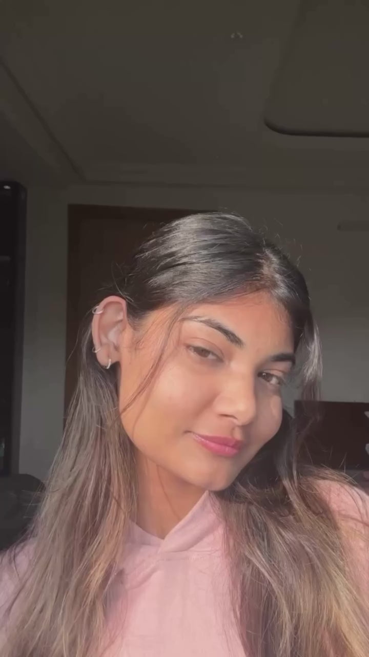 Load video: Glow'O Clock - 10% Niacinamide &amp; Hyaluronic Acid Serum