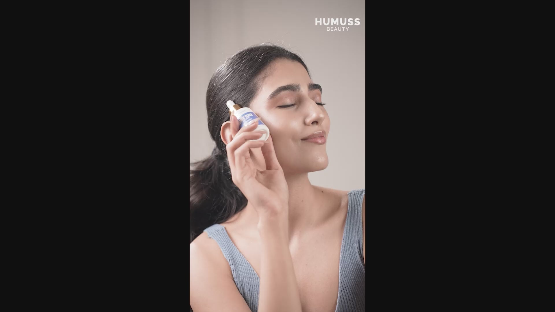 Load video: Glow'O Clock - 10% Niacinamide &amp; Hyaluronic Acid Serum